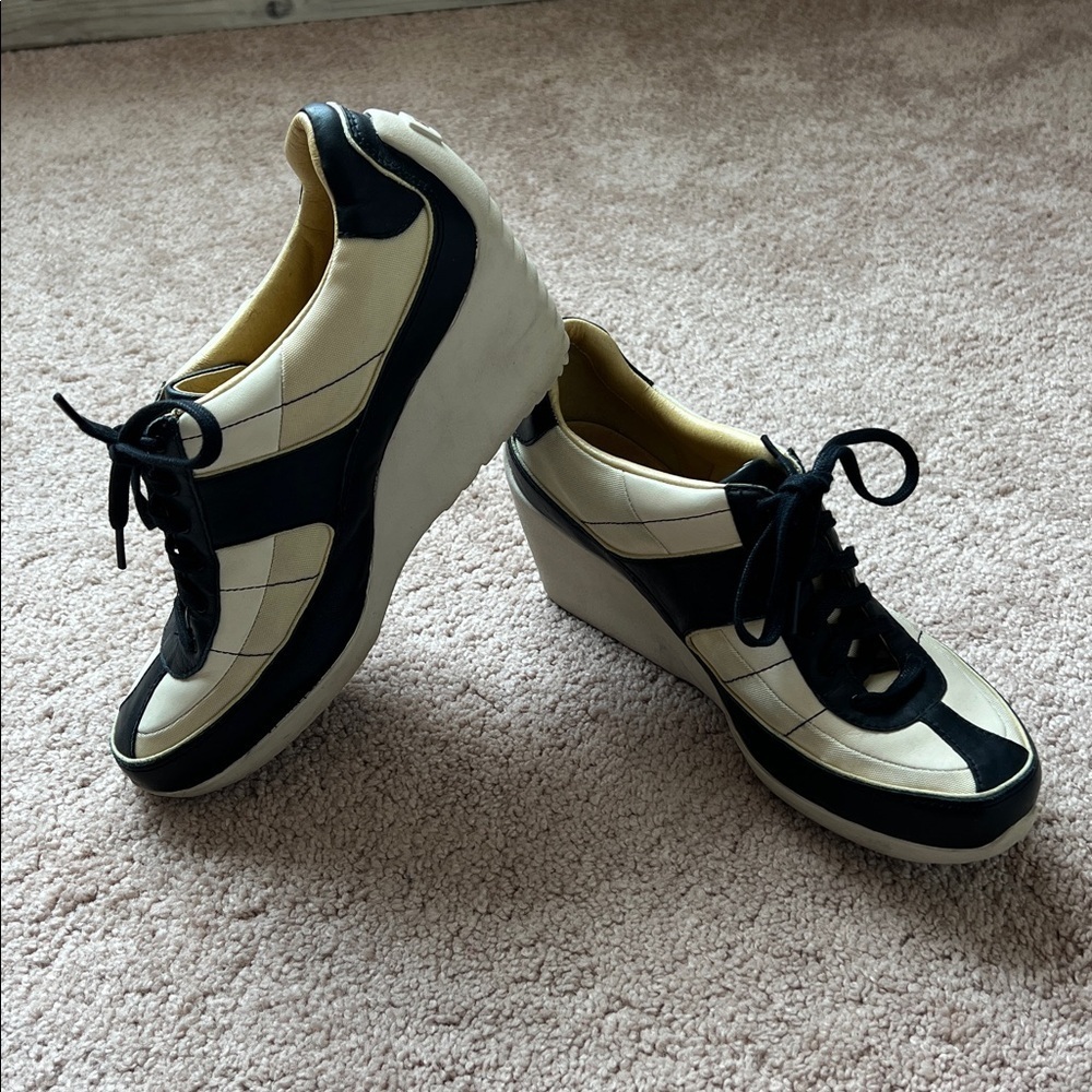 Tsubo Women’s “Fadir” Wedge Sneakers
